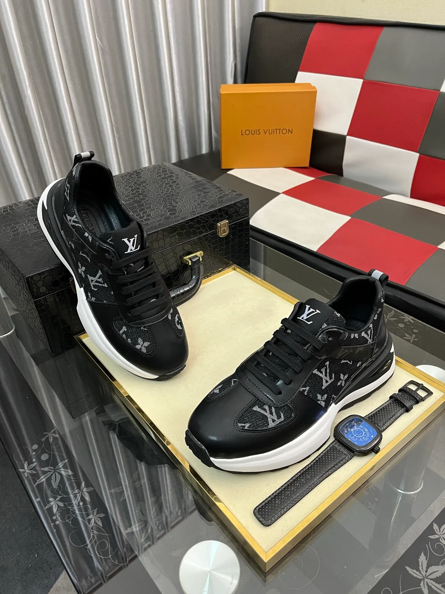 Men's shoes 💰458⌚️⌚️《Louis vuitton/LV Louis Vuitton》original quality.~ Unique modern style sneakers. 🏃A must-have casual shoe for trendy men😍😍 Original brand imported from Italy, imported original leather, cowhide lining (refuses to discolor and grind feet) sole: original sole provided by the original factory, French lazy style design ⚠️Fit to the feet, original quality, super comfortable original sole. Code number: 38-442️⃣Colors available